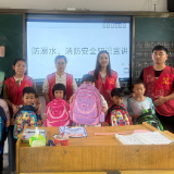 石榴坪乡：爱心助学进校园 安全护航伴成长