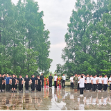 缅怀革命先烈 筑牢廉政初心——泸溪县2026级科干班、中青班到城南烈士公园开展祭扫活动