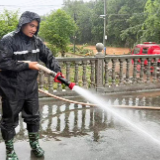 暴雨过后清淤忙 达岚镇民政社工在行动