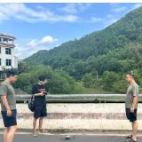 解放岩乡无人机巡河 织密防溺水“安全网”