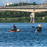 江畔纳凉享夏日 泸溪滨江大草原成市民戏水消暑好去处