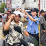 浦市镇开展警保联动交通安全知识宣讲 免费发放安全头盔守护出行平安