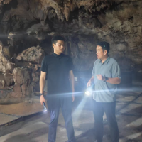 贺立调研督导溶洞天坑垃圾污染治理暨 “双节”前安全生产工作