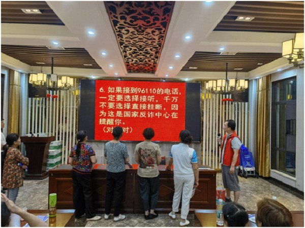 邓娟.jpg
