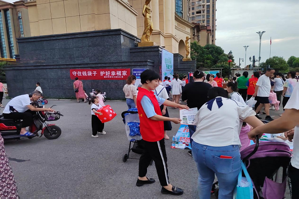 在网格活动时进行反诈宣传.png