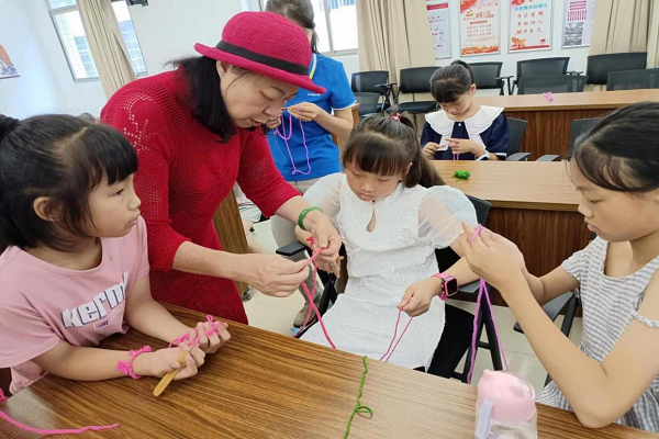 手把手教学编织毛线手链.png