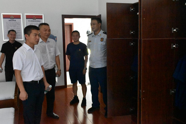 参观暮云中心特勤消防站营房内部建设。.png