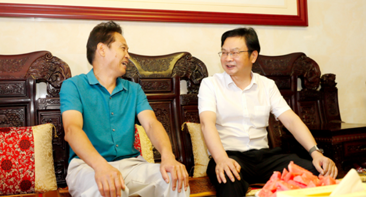 吴新伟开展“七一”走访慰问并为基层党支部讲党课
