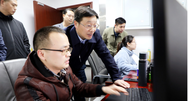 周志军“四不两直”夜间督导蓝天保卫战工作  