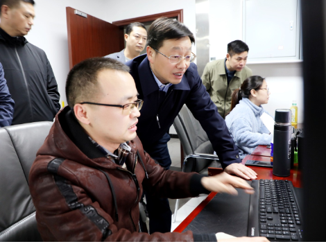 周志军“四不两直”夜间督导蓝天保卫战工作  