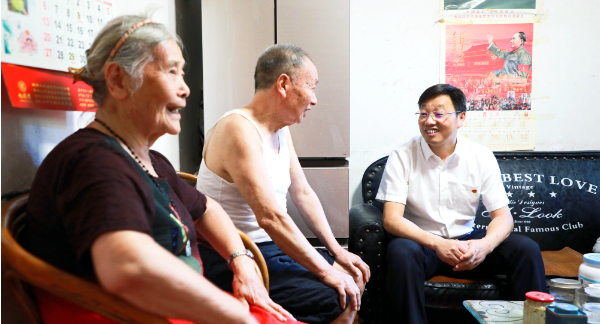 周志军开展“七一”走访慰问活动 传递党的关怀与温暖
