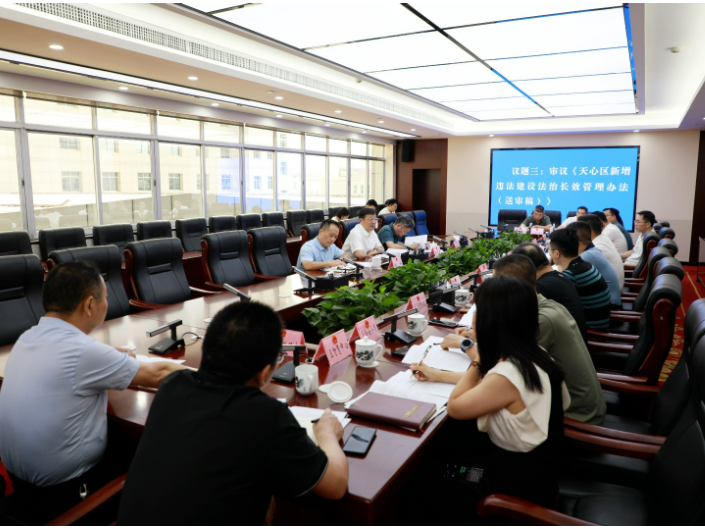 周志军主持召开区长办公会议 研究部署近期重点工作