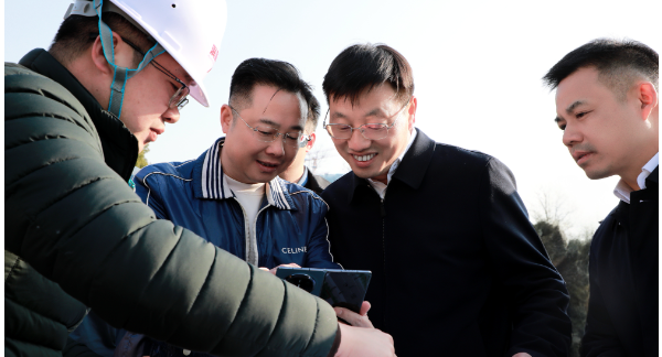 周志军现场调度重点项目建设工作