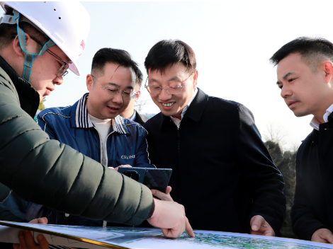 周志军现场调度重点项目建设工作