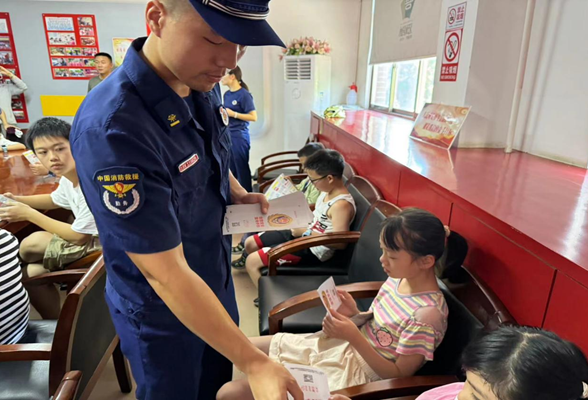 社区携手消防队，高温停课不停学