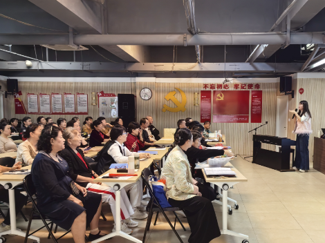 南城社区“爱晚”老年学校践行“文化养老” 把退休生活过成“上学记” 