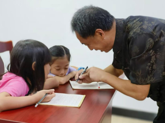 童心织梦 艺启未来 天心区委组织部暑期公益夏令营顺利结营