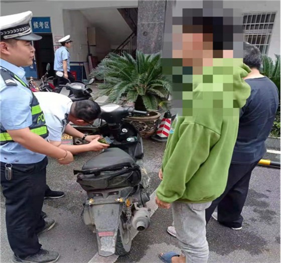 人在街头突然被美国警察叫停 想要保命该怎么做 知乎