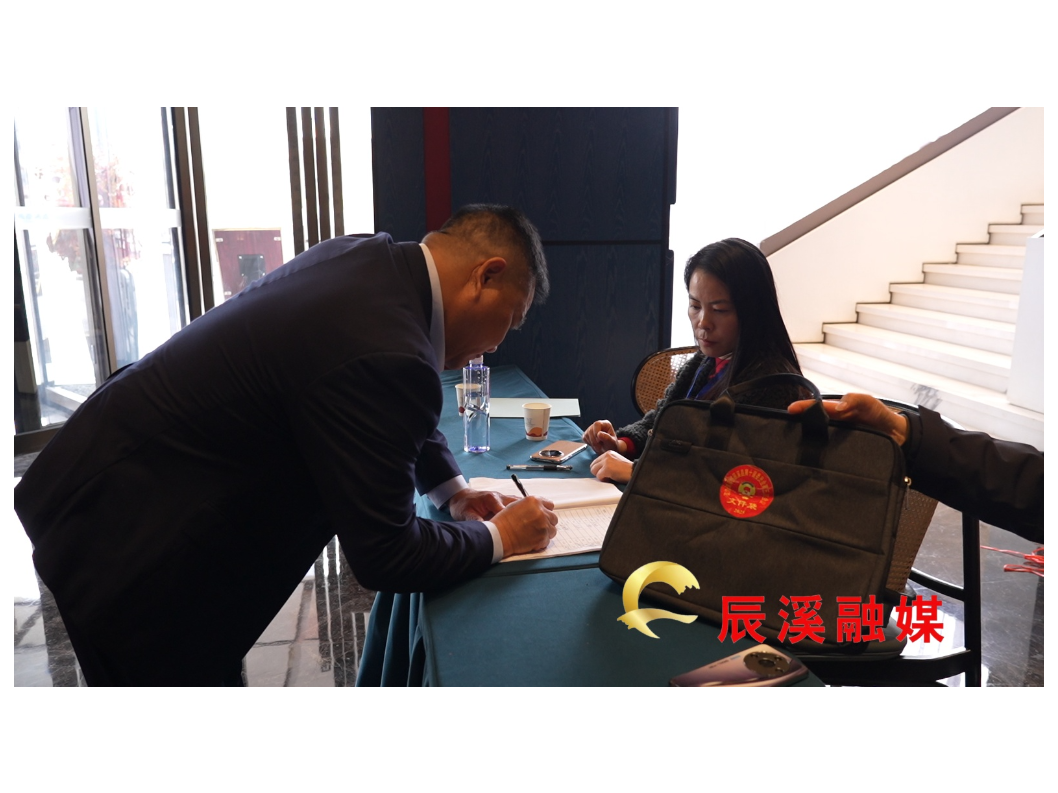 聚焦两会 共绘新篇  直击政协委员报到现场