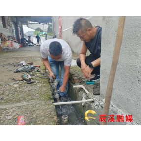 龙头庵乡：紧急抢修老化管网 高温时节守护群众饮水保障
