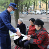 区消防救援大队走街串巷面对面传授防火“秘笈”