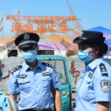 国庆纪实丨“中国红”下的“警察蓝” 名楼下的最美“警”色