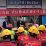 岳阳楼区:根治欠薪服务忙 宣传普法进工地
