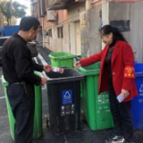 党员亮身份 化身垃圾分类“指导员” 带动居民分一分