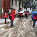 吕仙亭社区文明实践站开展扫雪活动
