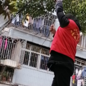 线路脱落存隐患，网格员迅速处置