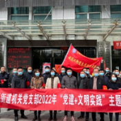 党员进社区 亮明身份助防疫