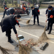 学习雷锋好榜样 清洁家园在行动
