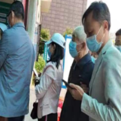又暖又赞 社区接送老年人接种新冠疫苗