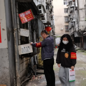 零容忍” 整治清除沿街小广告