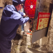 区消防救援大队深入人员密集场所开展消防检查及宣传