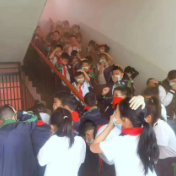 区消防救援大队深入湘一南湖学校开展消防培训演练活动