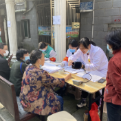 健康进小区 义诊暖人心