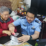 我为群众办实事 警社联动采指纹