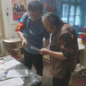 深入老旧小区,签定全民拒毒承诺书