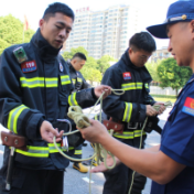 岳阳市消防救援支队作战训练安全示教示范队来到楼区大队开展帮扶指导