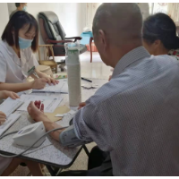 白杨坡社区：健康体检送上门，为老服务暖人心