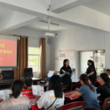 格格入户做宣传 医保政策暖人心