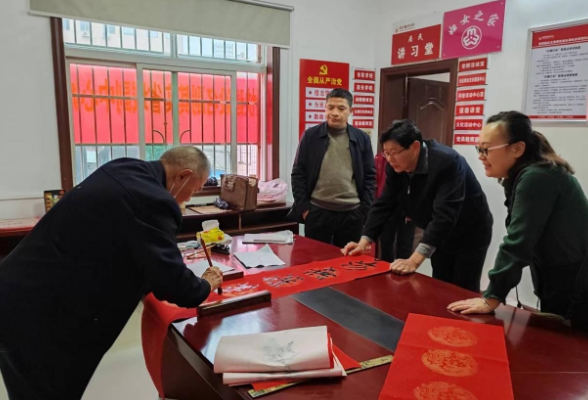 佘家垅社区：新春写春联 快乐“兔”友