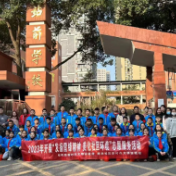 发扬雷锋精神  美化社区环境