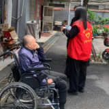 雨天路滑 望城岭社区提醒家中有老人需谨慎防摔
