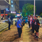 突击燃气检查 拧紧“安全”阀门