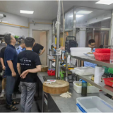 构筑夜经济“安全屏障”——吕仙亭街道开展夜市安全专项检查