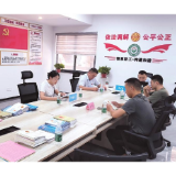 《岳阳日报》头版副头条 | 岳阳楼区 精准服务新业态 破题求解促和谐