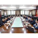曾平原与来岳客商洽谈项目合作事宜
