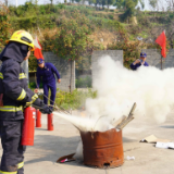 金凤桥管理处开展“九小场所”消防安全宣传活动